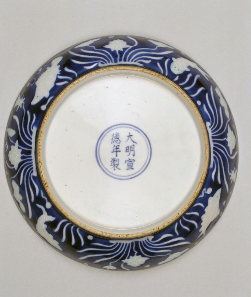 图片[3]-Blue glaze white flower fish lotus plate-China Archive